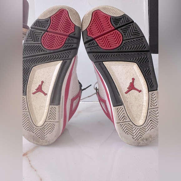 Air Jordan 4 Retro: Red, White, Black - Picture 6 of 7